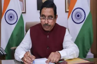 प्रधान के इस्तीफे के बाद प्रल्हाद जोशी को शिक्षा मंत्रालय का अतिरिक्त प्रभार!
