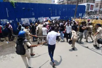 પટનામાં વિદ્યાર્થી સંગઠનોએ NEET પેપર લીક અને લાઠીચાર્જ સામે વિરોધ પ્રદર્શન, તેજ પ્રતાપ યાદવની અટકાયત