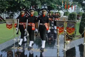 वीर सैनिकों के सम्मान में रक्षा मंत्रालय बड़ा फैसला, जीवनभर मुफ्त रेल यात्रा कर सकेंगे जांबाज और उनके परिवार