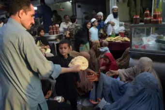 Nearly 3 in 10 Pakistanis now live below poverty line amid deepening economic crisis