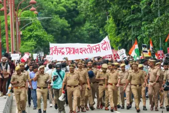 दिल्ली में 18 मेट्रो स्टेशन अगले आदेश तक बंद, जंतर-मंतर छात्र प्रदर्शन के बीच डीएमआरसी का बड़ा फैसला