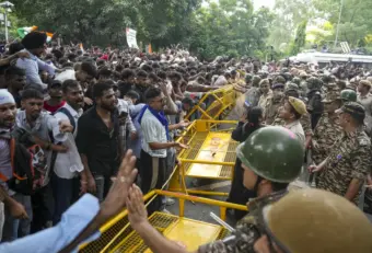 Delhi Student Protest LIVE: जेपी नड्डा के साथ 2 घंटे चली CJP की बैठक; पेपर लीक पर 10 साल जेल और ₹10 करोड़ जुर्माने का बनेगा कानून