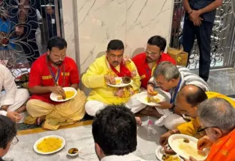 কালীঘাটে পুজো দিয়ে মাছের মাথা-পোলাও খেলেন শুভেন্দু! বললেন, 'আমি অষ্টমীতে যেমন সাত্ত্বিক, ভোগের মাছে তেমন দ্বিধাহীন'