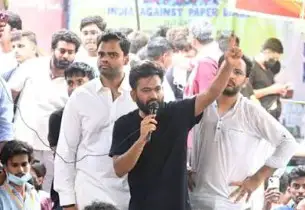 दसऱ्याआधीच कॉकरोच दहन.