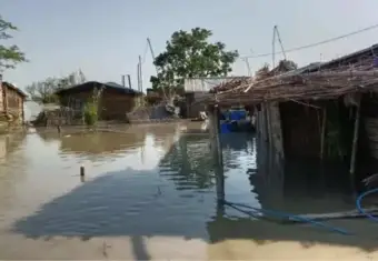 बिहार के पश्चिम चंपारण में गंडक नदी का जलस्तर बढ़ा, बाढ़ से प्रभावित गांव