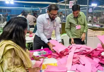 यूपी एमएलसी चुनाव में भाजपा और सपा के बीच जोरदार मुकाबला, लखनऊ-बरेली और मेरठ में खिला कमल तो वाराणसी में सपा ने मारी बाजी