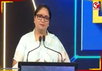 SIR-এর গেরোয় রেখা গুপ্তা, কেজরীওয়াল-সহ একাধিক হেভিওয়েটকে নোটিস নির্বাচন কমিশনের
