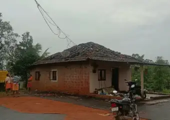 Lightning strike severely damages house in Bantwal amid heavy rain