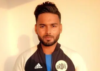 ऋषभ पंत को वनडे टीम से बाहर किए जाने से आकाश चोपड़ा हैरान, बोले-मामला थोड़ा अजीब है