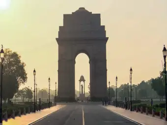 India sees $220 Billion clean energy investment opportunity by FY2030: MNRE
