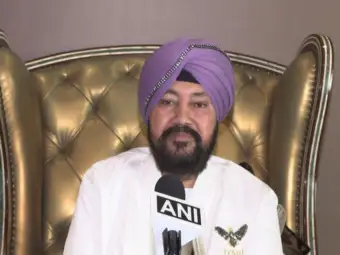 "Mantri ji...kya sabke saamne manch par jakar is tarah unhe apmanit karna zaruri tha?": Anupam Kher backs Daler Mehndi