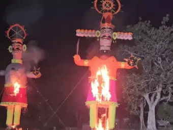 भरतपुर में दशहरे पर रावण, कुंभकरण और मेघनाथ के पुतलों का दहन, नुमाइश मैदान में उमड़ी भीड़