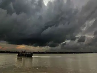 Weather                                                                                    বঙ্গোপসাগরে নিম্নচাপের ভ্রুকুটি, ঘূর্ণিঝড়ের আশঙ্কা ঘিরে নজর আবহাওয়া দপ্তরের
