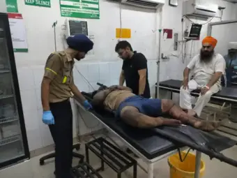 ਮਾਤਾ ਵੈਸ਼ਨੋ ਦੇਵੀ ਜਾ ਰਹੇ ਸ਼ਰਧਾਲੂਆਂ ਦੀ ਕਾਰ ਦਾ ਟਾਇਰ ਫਟਿਆ; ਸੜਕ ਕਿਨਾਰੇ ਟਾਇਰ ਬਦਲ ਰਹੇ 2 ਨੌਜਵਾਨਾਂ ਨੂੰ ਟਰੱਕ ਨੇ ਕੁਚਲਿਆ