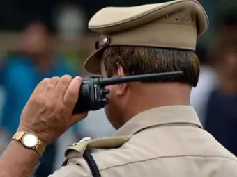 ಭಕ್ತರ ಆಕ್ರೋಶಕ್ಕೆ ಮಣಿದ ಪೊಲೀಸರು: ಸಂಪೂರ್ಣ 'ವಂದೇ ಮಾತರಂ'ಗೆ ಅನುಮತಿ!