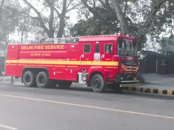 1 dead, 4 injured as gas cylinder explodes during unloading in Delhi