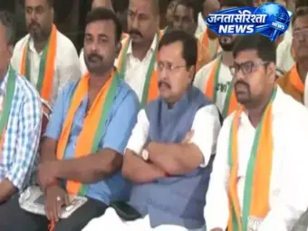 पीएम मोदी के 'मन की बात' कार्यक्रम को बीजेपी नेताओं ने सुना