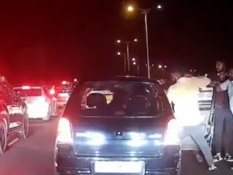 Caught on Cam: Mob Brutally Attacks Bengaluru Family in Expressway Road Rage; 3 Arrested