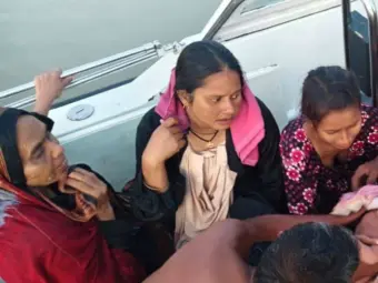 Murshidabad Boat Capsized: मुर्शिदाबाद में गंगा नदी में पलटी नाव, BSF ने बचाई 10 बांग्लादेशी नागरिकों लोगों की जान, BGB को सौंपा
