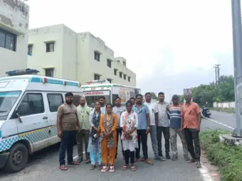 काला बिल्ला लगाकर सड़कों पर उतरे 108 एम्बुलेंस कर्मी