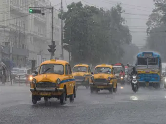 Rain returns to Bengal due to low pressure; yellow alert issued                                                                                    নিম্নচাপে ফের বৃষ্টি বঙ্গে, জারি হলুদ সতর্কতা
