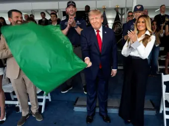 Trump waves green flag to kick off Freedom 250 Grand Prix in Washington DC