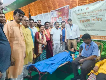 আয়ুষ্মান দিবসে নব রাজা লেনে রক্তদান ও বস্ত্রদানের জোয়ার, ৬০ জনের স্বেচ্ছায় রক্তদান