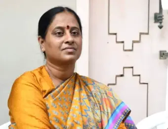 Congress issues show-cause notices to Konda Surekha