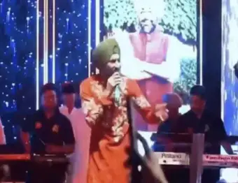 ਚੱਲਦੇ ਸ਼ੋਅ 'ਚ ਭੜਕੇ ਰਣਜੀਤ ਬਾਵਾ, ਫੈਨ ਨੇ ਕੀਤੀ 'ਸਰਕਾਰਾਂ' ਗੀਤ ਦੀ ਡਿਮਾਂਡ, ਕਿਹਾ- ਪਰਸੋਂ ਹੀ ਕੋਰਟ ਦੀ ਤਰੀਕ ਭੁਗਤ ਕੇ...
