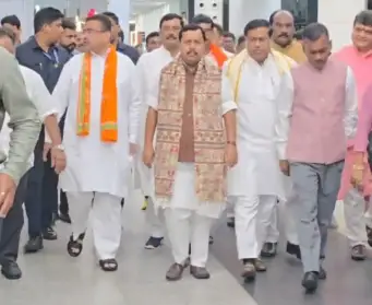 Suvendu, Sukanta, Shamika, BJP,   বিমানবন্দরে "নবীন" বরণে শুভেন্দু- সুকান্ত- শমীকরা, পৃথক নয় পরিপূরক হয়ে কাজ করার বার্তা দিলেন কেন্দ্রীয় সভাপতি, কাদের?