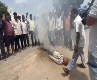 CM, MLA దొంతి దిష్టిబొమ్మ దహనం
