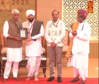 प्रसिद्ध भारुडकार डॉ. भावार्थ देखणे यांना केंद्रशासनाचा 'उस्ताद बिस्मिल्ला खाँ युवा पुरस्कार' प्रदान !