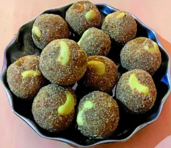 ಆಹಾ, ಕೆಸುವಿನ ಗೊಜ್ಜು ಸವಿಯಿರಿ ಗೋಳಿಸೊಪ್ಪಿನ ದೋಸೆ
