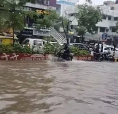 આકાશી આફતમાં અમદાવાદ જળબંબાકાર, આવતીકાલે તમામ સ્કૂલોમાં રજા જાહેર