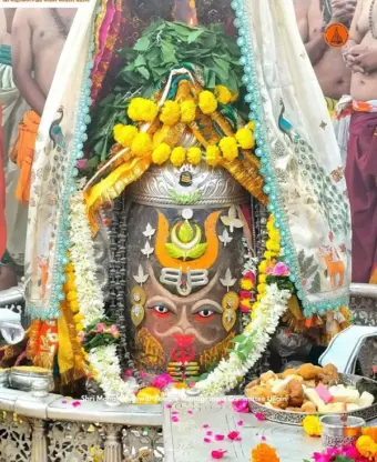 भस्म आरती में राजा स्वरूप में सजे महाकाल, रजत चंद्र-त्रिशूल और मुण्डमाल से हुआ शृंगार