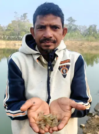 मड़कम देवा ने झींगा और मछली पालन को बनाया मुख्य व्यवसाय, कृषि मंत्री किया सम्मानित