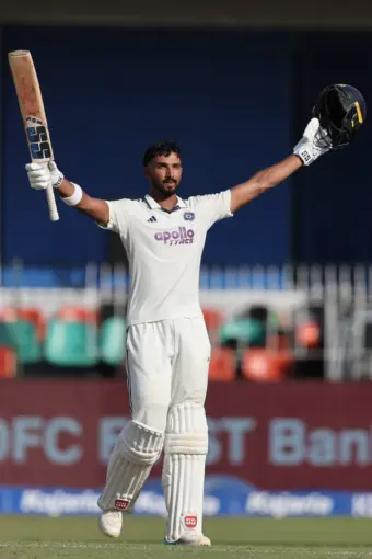 कोलंबो कसोटीच्या पहिल्या दिवशी भारत 300/5; पडिक्कलचे शतक तर गिलचे अर्धशतक