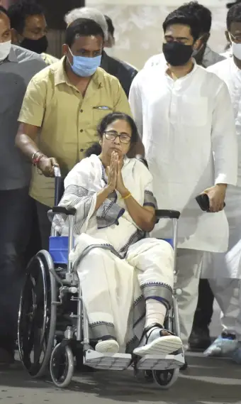 Suvendu against Mamata : 'তখন উনি মুখ্যমন্ত্রী, ওনার ডাক্তাররা লিখে দিয়েছেন নো ফ্র্যাকচার, চ্যালেঞ্জ করলে দেখিয়ে দেব' নন্দীগ্রামে মমতার পা ভাঙ্গার ঘটনা মিথ্যে বলে দাবি মুখ্যমন্ত্রীর - Kolkata Saradin News : বাংলা, কলকাতা, Bengali News, Latest Bengali News, Bangla News, বাংলা খবর, Breaking News