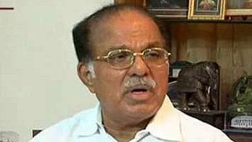 "ജമാഅത്തെ ഇസ്ലാമിയെ എല്‍ഡിഎഫ് വര്‍ഗീയ ചാപ്പ കുത്തുന്നു"; ഇടതുപക്ഷത്തിനെതിരെ ആഞ്ഞടിച്ച്‌ പി.ജെ. കുര്യൻ