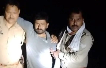 سلطان پور: پولیس انکاونٹر میں 25 ہزار روپے انعام والا گائے کا اسمگلر زخمی
