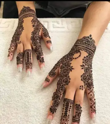 Beautiful and Unique Leg Mehendi Designs