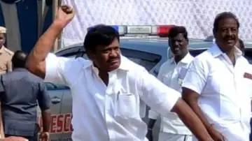 ஸ்டாலின்  எச்சரிக்கை  —  தூக்கிடுவேன்.. ஜாக்கிரதை….