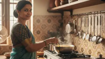 বাজারে আগুন সবজি কিনতে গিয়ে পকেটে টান পড়ছে? এভাবেই বাঁচবে আপনার কষ্টার্জিত টাকা