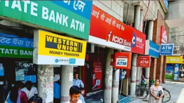 ব্যাঙ্ক কর্মীদের দীর্ঘদিনের দাবি পূরণ: শীঘ্রই কার্যকর হতে পারে সপ্তাহে ৫ দিনের কর্মব্যবস্থা