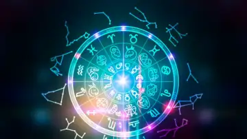 আজকের রাশিফল: মেষের দায়িত্ব বৃদ্ধি, মীনের ব্যবসায় লাভের শুভ যোগ