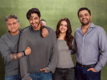 Saiyaara couple reunion: Ahaan to romance Aneet again? | Dailyhunt