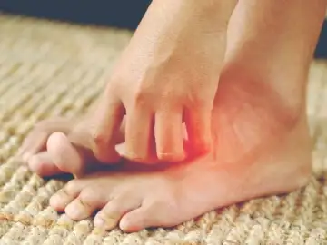 पैरों में दिखें ये 5 संकेत तो समझ जाएं खराब हो रहा है आपका लिवर, तो डॉक्टर के पास जाने में न करे देरी, “ ˌ पैरों में दिखें ये 5 संकेत तो समझ जाएं खराब हो रहा है आपका लिवर, तो डॉक्टर के पास जाने में न करे देरी, “ ˌ