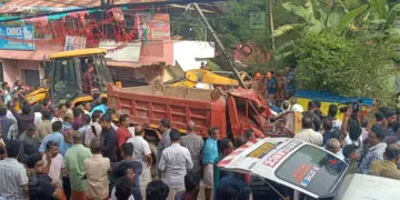 ടിപ്പര്‍ ലോറി ഡ്രൈവര്‍ക്ക് ലൈസൻസില്ല; വാഹനത്തിന് 17 വര്‍ഷം പഴക്കം;  ജിപിഎസ് സംവിധാനം വിച്ഛേദിച്ച നിലയില്‍; മുൻപും  നിയമലംഘനങ്ങള്‍ ; ഗുരുതര കണ്ടെത്തലുകളെ തുടര്‍ന്ന് വാഹനത്തിന്റെ ഫിറ്റ്നസ് സര്‍ട്ടിഫിക്കറ്റ് ആര്‍ടിഒ  സസ്പെൻഡ് ചെയ്തു