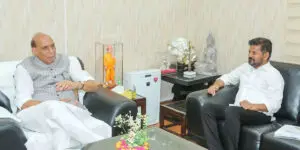 ముఖ్యమంత్రి ఎ. రేవంత్ రెడ్డి కేంద్ర రక్షణ శాఖ మంత్రి రాజ్‌నాథ్ సింగ్‌తో భేటీ