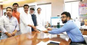 सहा उमेदवार, १२ नामांकन अर्ज दाखल ; अनिकेत तटकरे, बाळ माने, अरविंद म्हात्रे यांचे अर्ज दाखल